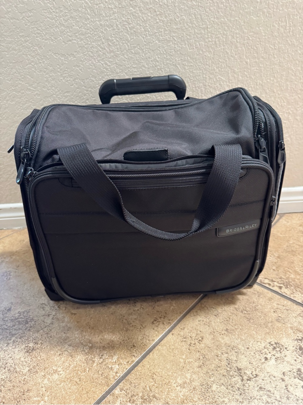Briggs & Riley Black Baseline carry on Rolling Briefcase Top Handle BLU116-4